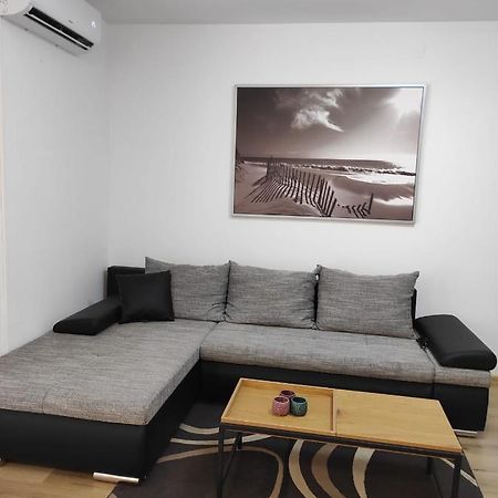 Apartman Branimir Новаля Екстериор снимка