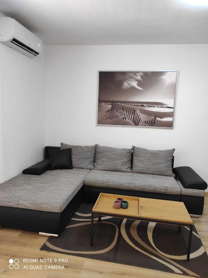 Apartman Branimir Новаля Екстериор снимка